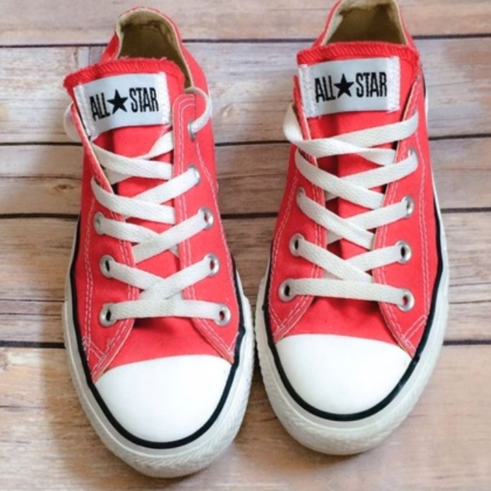 Converse red low - limited sizes - new in box - Picture 1 of 6
